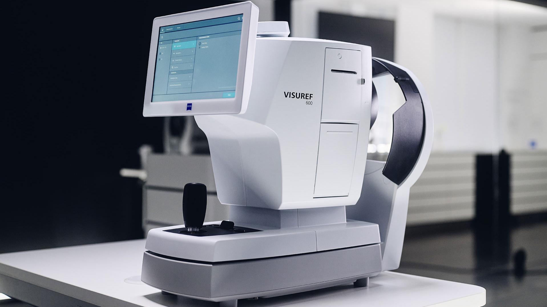 Зображення приладу ZEISS VISUREF 600 збоку.