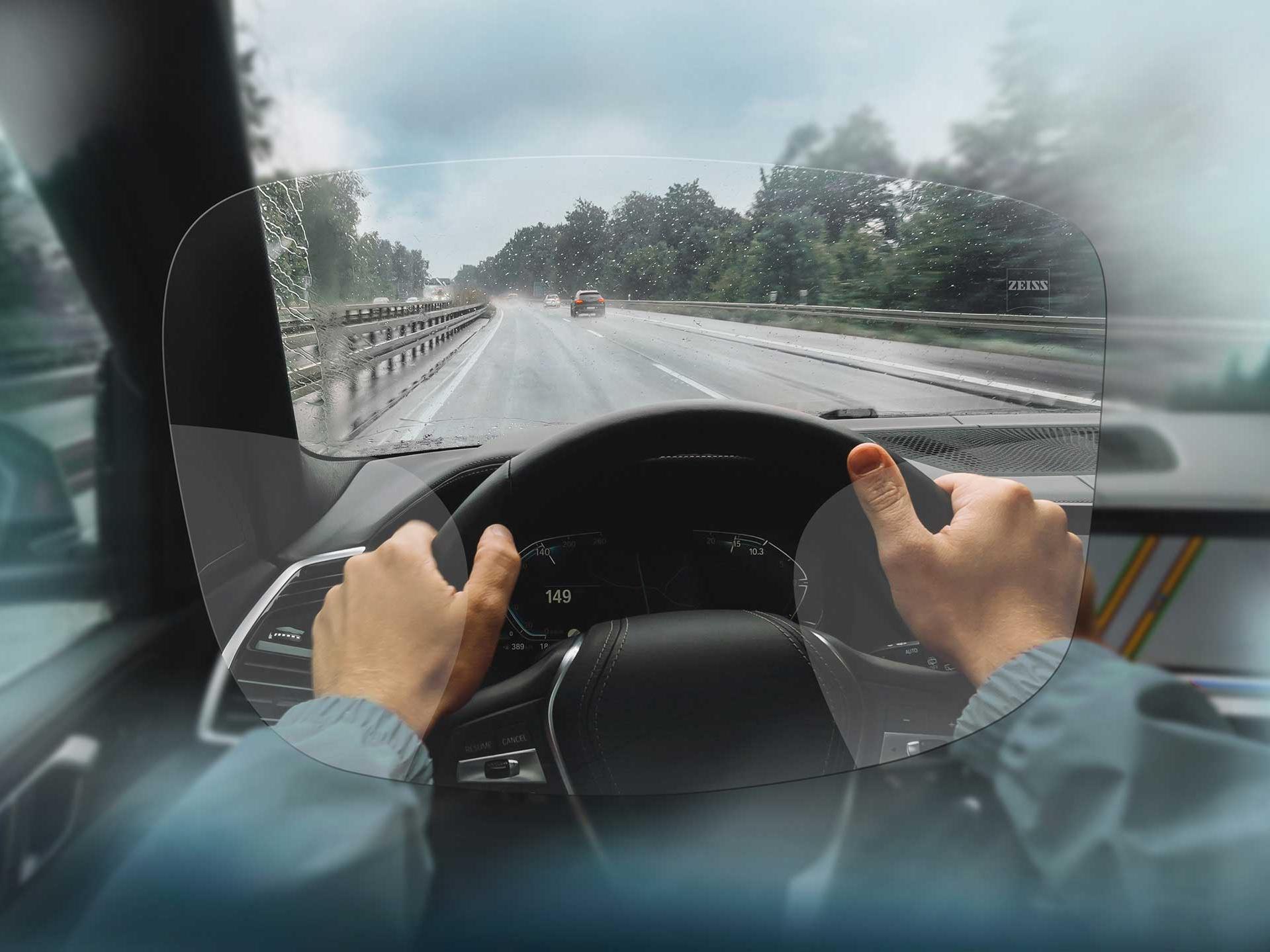 Зображення прогресивних лінз ZEISS DriveSafe. На рисунку показано вид крізь лінзи. 