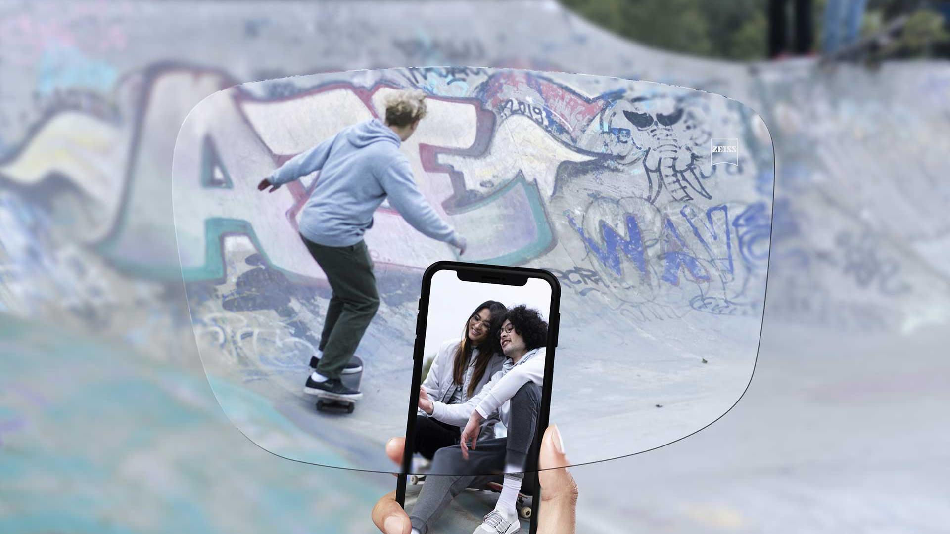 Вид на скейт-парк через монофокальні лінзи ZEISS Single Vision SmartLife. 