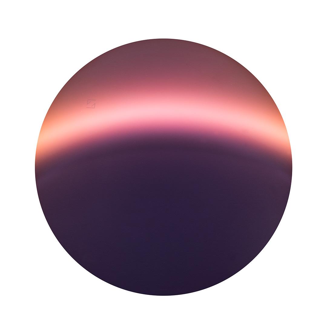 Приклад кольору тонування лінз Spicy Red (пікантний червоний), що підходить для умов недостатнього освітлення. 