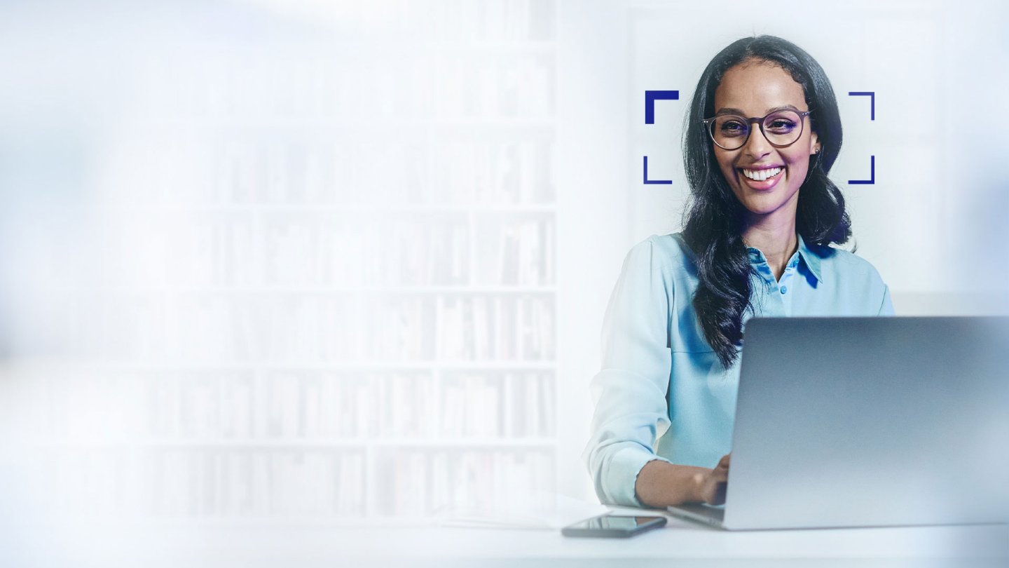women with ZEISS office lenses
