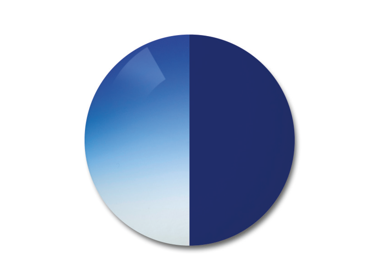 На ілюстрації зображено фотохромну лінзу ZEISS AdaptiveSun синього кольору з градієнтним тонуванням 