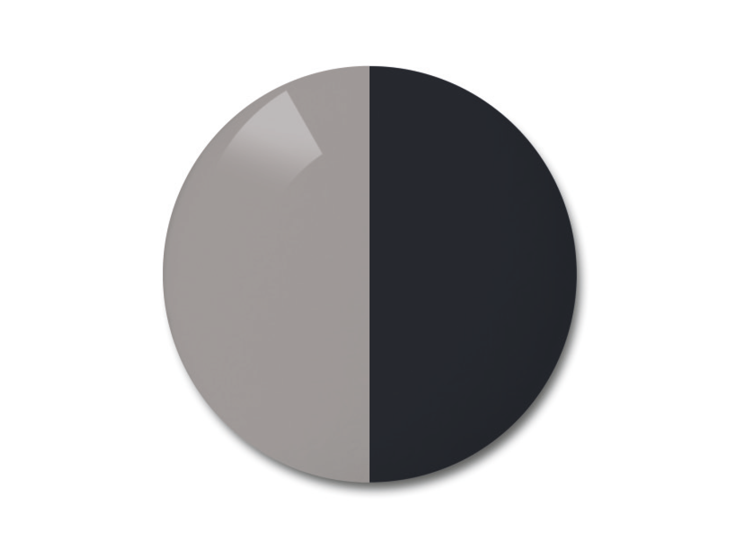 На ілюстрації зображено фотохромну лінзу ZEISS AdaptiveSun сірого кольору з однотонним тонуванням